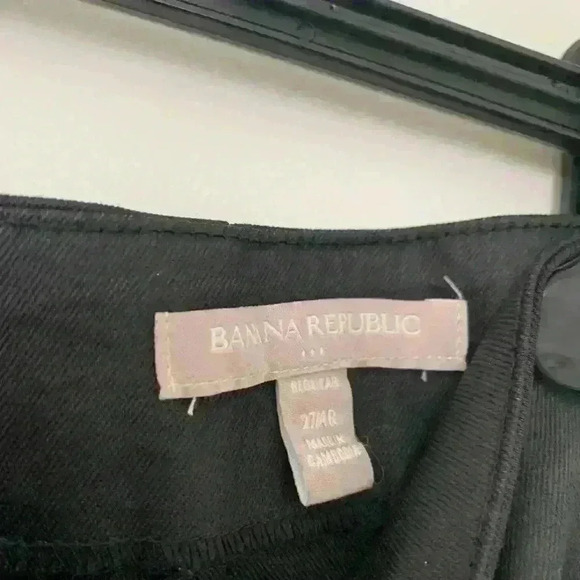 Banana Republic Black Skirt Size 4, Zips entire length of back side - Picture 3 of 3